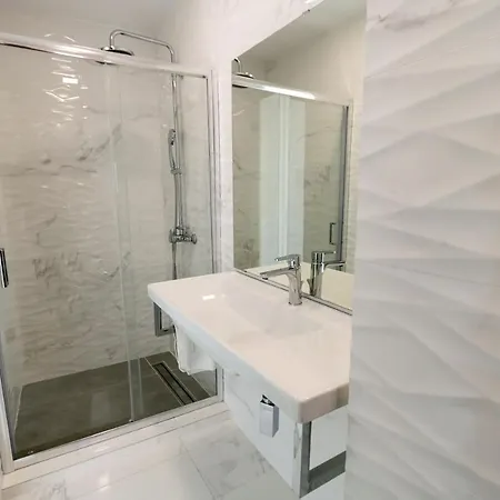 Aria Apts 100 M From The By Posarellivillas