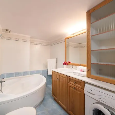 Semesterbostad Aria Apts 100 M From The By Posarellivillas