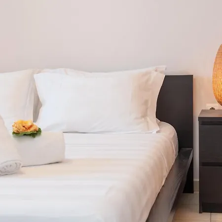 Aria Apts 100 M From The By Posarellivillas Semesterbostad